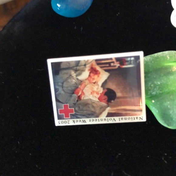 Red Cross real pins - Picture 3 of 3